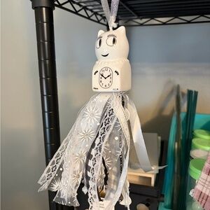 Cat shaker tassel new